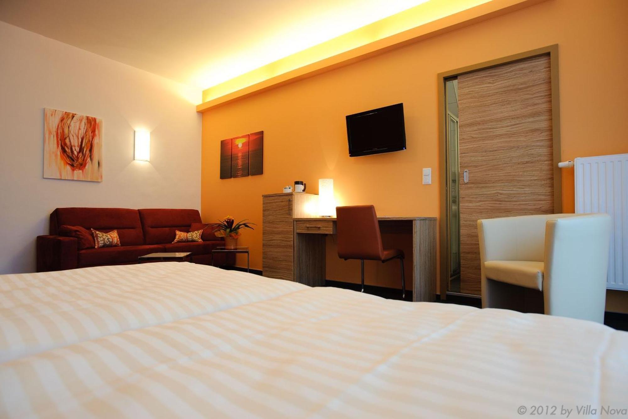 Villa Nova - Hotel Garni Вайдхофен ан дер Ибс Екстериор снимка
