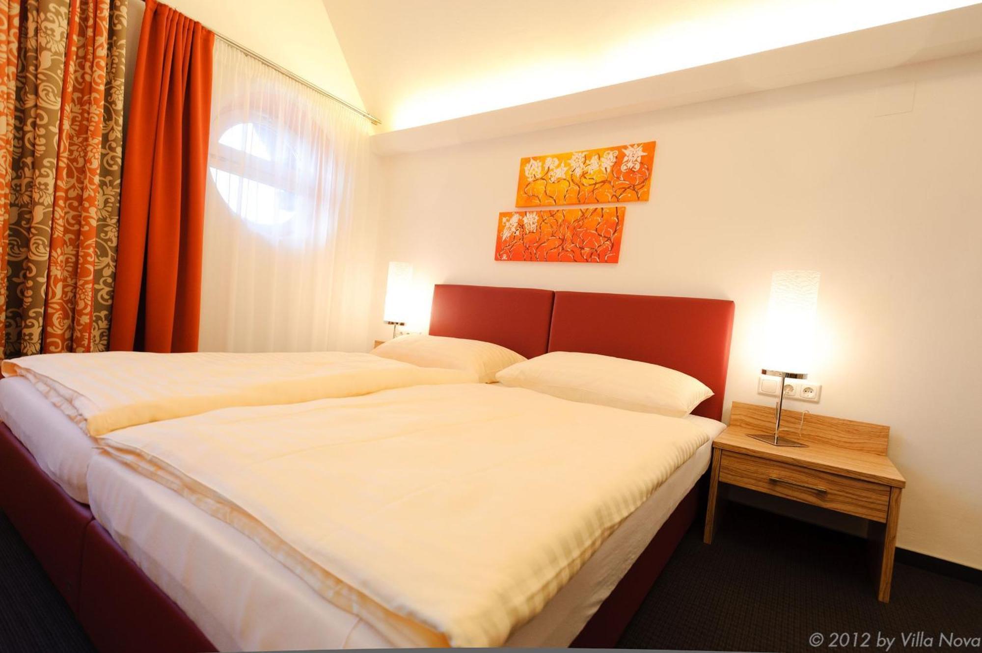 Villa Nova - Hotel Garni Вайдхофен ан дер Ибс Екстериор снимка