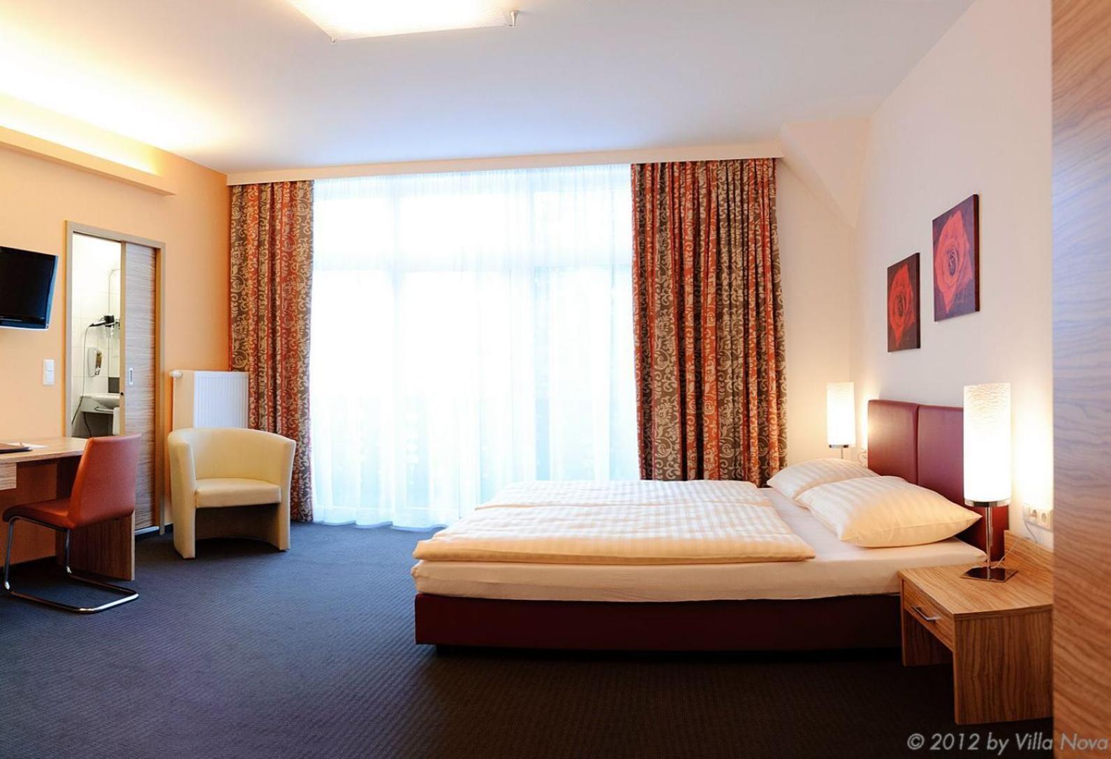 Villa Nova - Hotel Garni Вайдхофен ан дер Ибс Екстериор снимка
