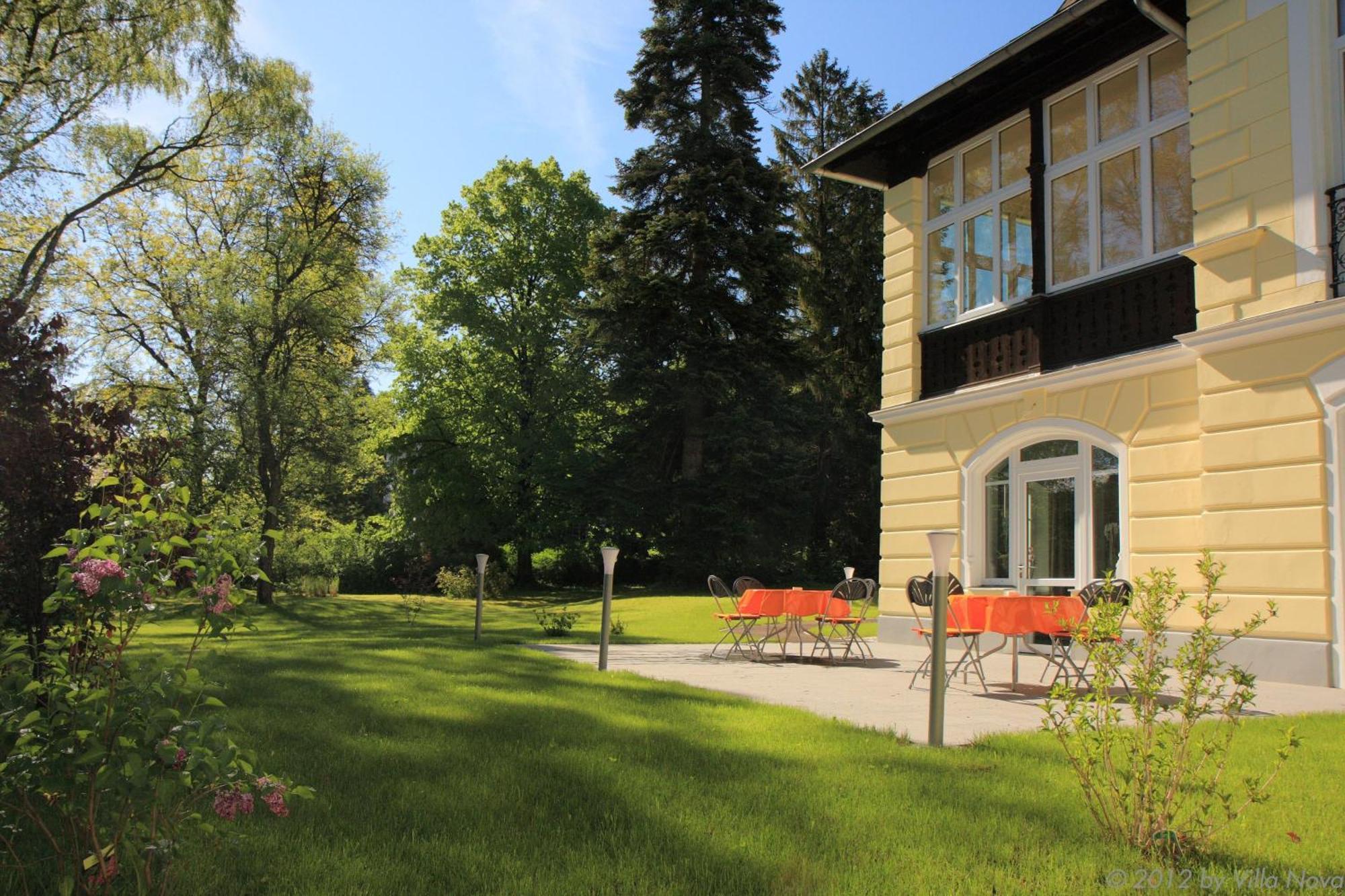 Villa Nova - Hotel Garni Вайдхофен ан дер Ибс Екстериор снимка