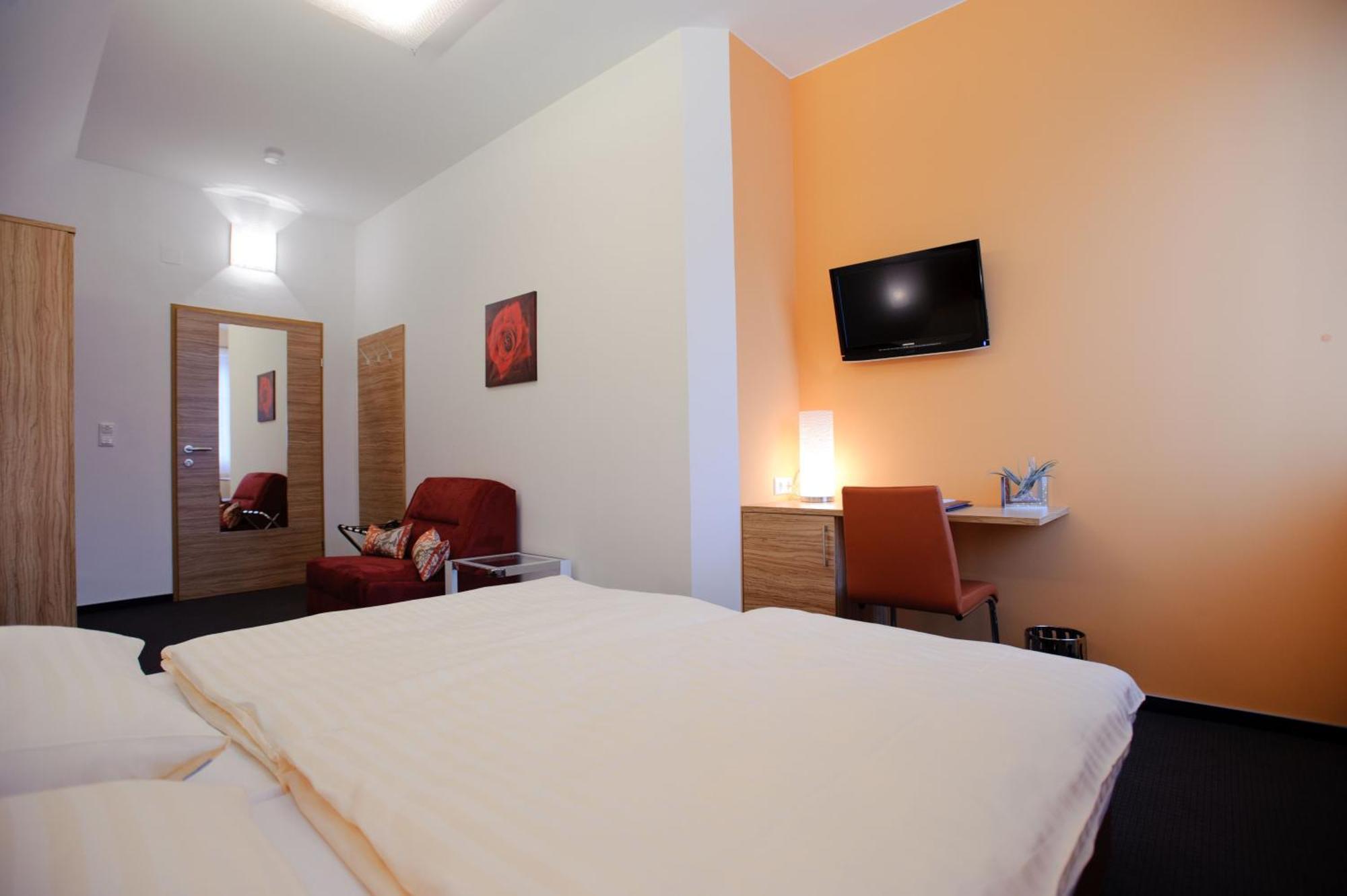 Villa Nova - Hotel Garni Вайдхофен ан дер Ибс Екстериор снимка